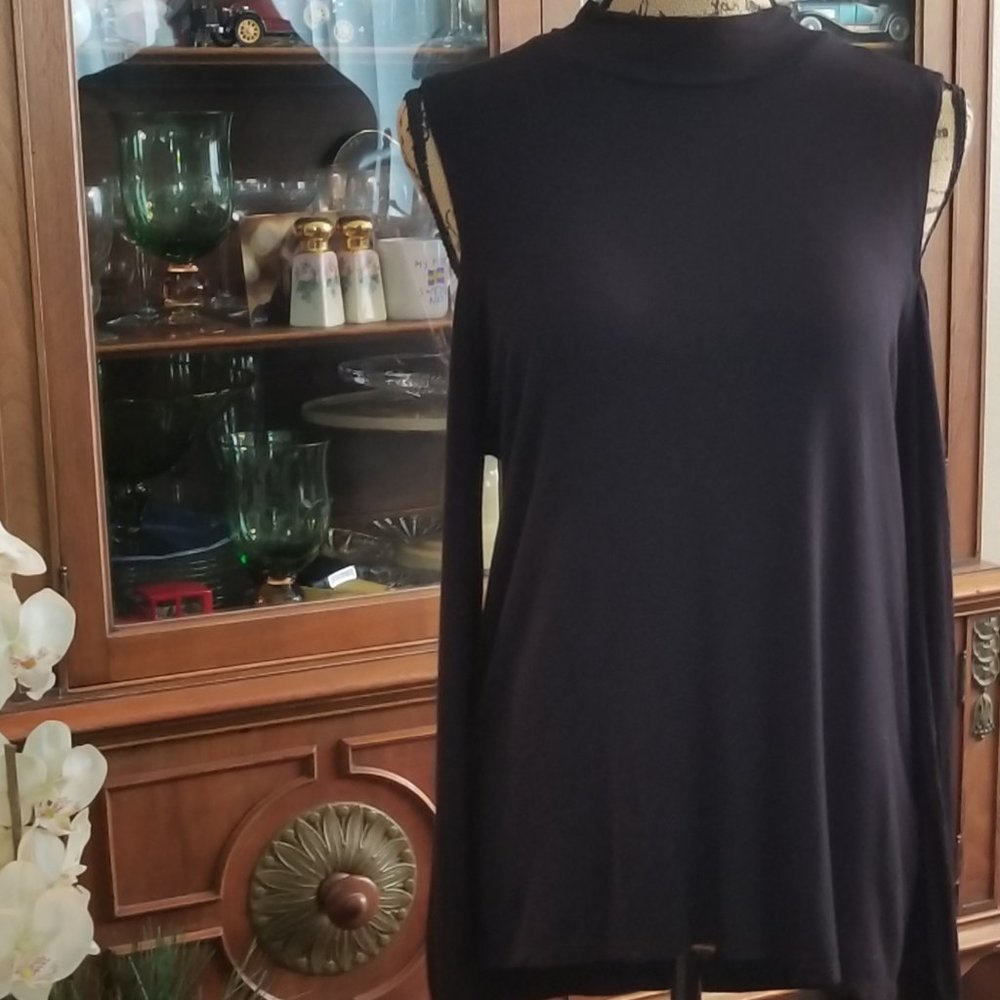Sweet Tea's Black mock neck cold shoulder sz L